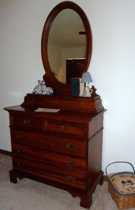 Lexington Furniture North Carolina Windsor Pine Collection Ogee Drawer Mirror Chest of Drawers