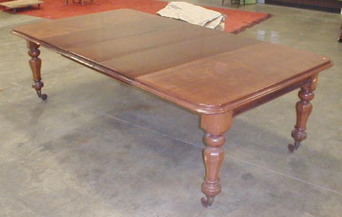 English 19th Century dining table 