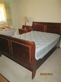 Queen size sleigh bed - stunning