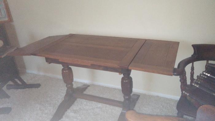 farmhouse table with 2 leaves 