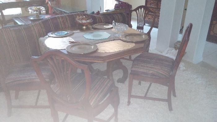 wood octagon dinning table with 4 chairs