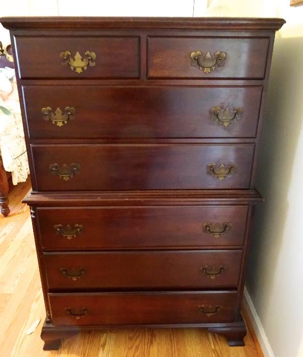 Solid mahogany Hungerford company (Memphis, TN) matching colonial poster bed. This double chest with is like new.  Excellent condition.
