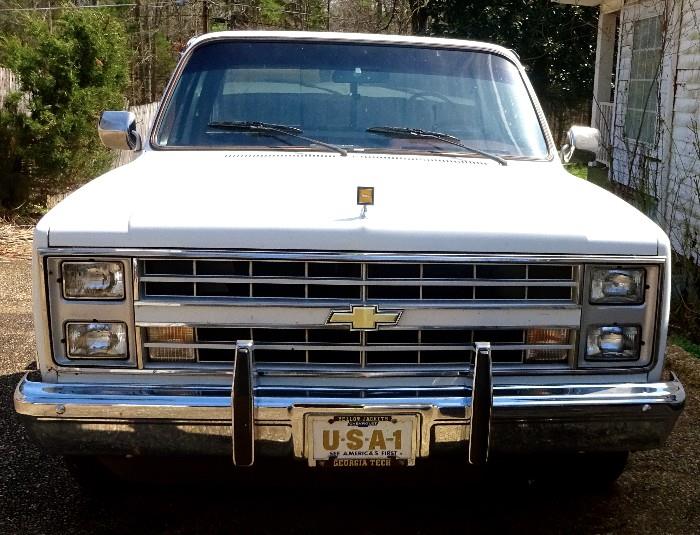 When the neighbors heard this truck start they came running. Neighbor's said owners kept this vehicle in great shape.  A 1985 Silverado Chevy Truck. With orginial dark red/burgandy seats. Power windows, new battery, short bed, dual exhaust with twin gas tanks.