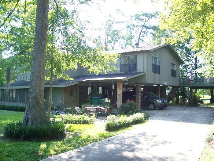 Lovely Covington home in tranquil setting....