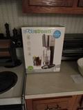KITCHEN ITEMS - NEW SODA STREAM