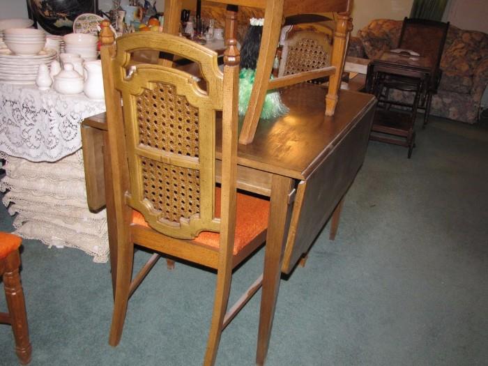 TABLE OPENS TO A LARGE ONE.  FOUR SIDE CHAIRS AND TWO CAPTAINS 