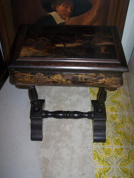 19TH CENTURY CHINESE EXPORT BLACK LACQUER CHINOISERIE SEWING BOX ON STAND