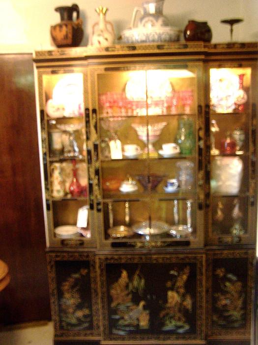 1960'S DREXEL ETCETER CHINOISERIE BREAKFRONT DISPLAY CURIO CABINET