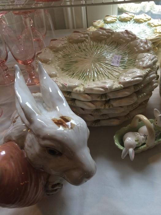          Precious Easter bunny plates & decor