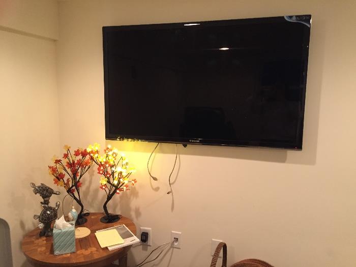     One of Two Flatscreens---this one's BRAND NEW!