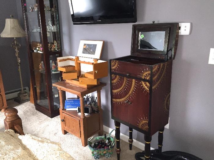                       Jewelry boxes and stands