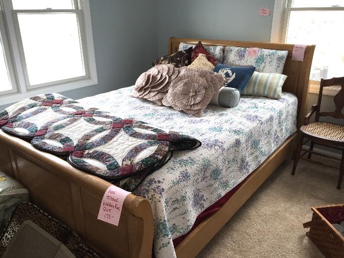       Sleigh Bed w/Hand Quilted Wedding Ring Quilt