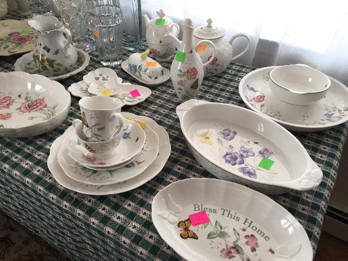      Beautiful Lenox "Butterfly Meadow" Dinnerware                     Serving Pieces and Place Setting Shown~~Each Dinner plate has a different pattern