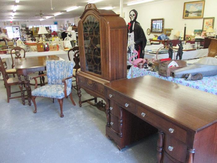 Furniture in Auction was well maintained