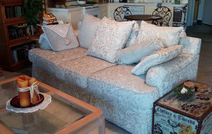 Sofa in excellent condition. Color - silver/cream