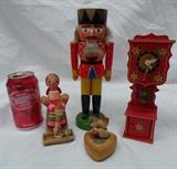 www.CTOnlineAuctions.com/SandhillsNC                   Wood Nutcracker, Mini Grandfather Clock, and More