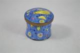 Miniature Enameled Trinket Box
Condition: Very Good
Shipping: Yes
Size: 1"