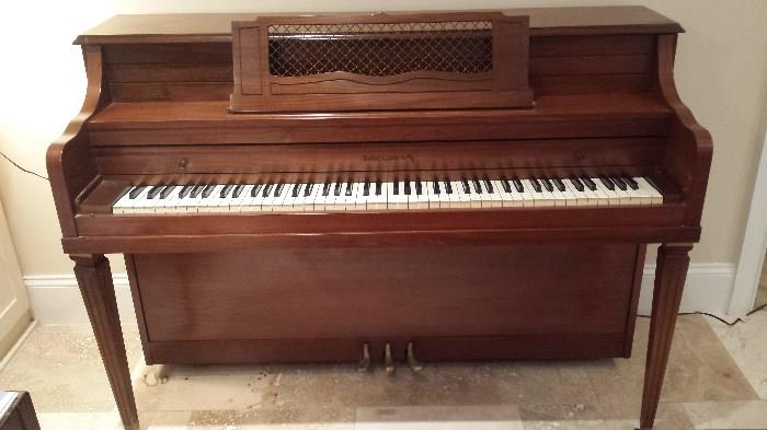 Hallet Davis began making pianos in 1835 and was among the first companies to build pianos in Boston. Many famous musicians have selected Hallet Davis pianos as their instruments of choice