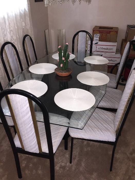 GLASSTOP DININGROOM TABLE WITH 8 CHAIRS