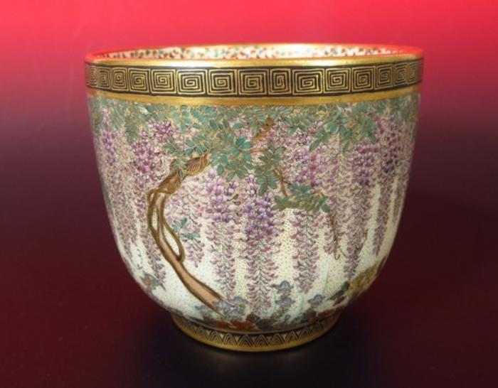 Japanese Satsuma Bowl, Asian, 19th/20th C., Finely decorated with Wisteria
