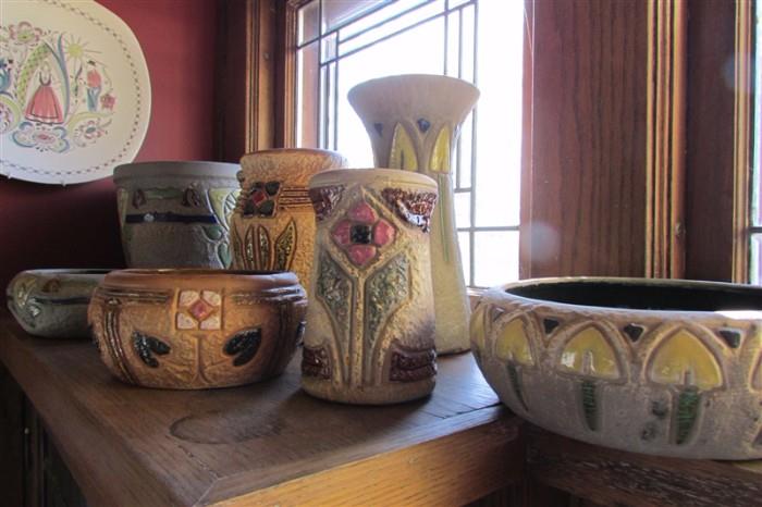 Roseville Mustique Pottery
