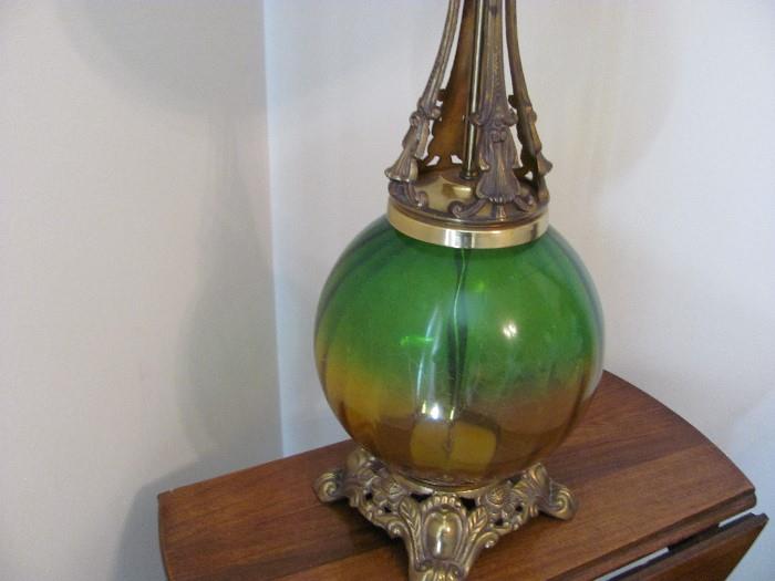Retro globe table lamp