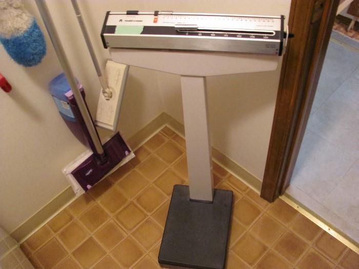 Health-o-meter upright weigh scale