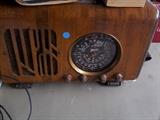 vintage radio 40.00