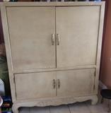 Nice piece for storage or display.