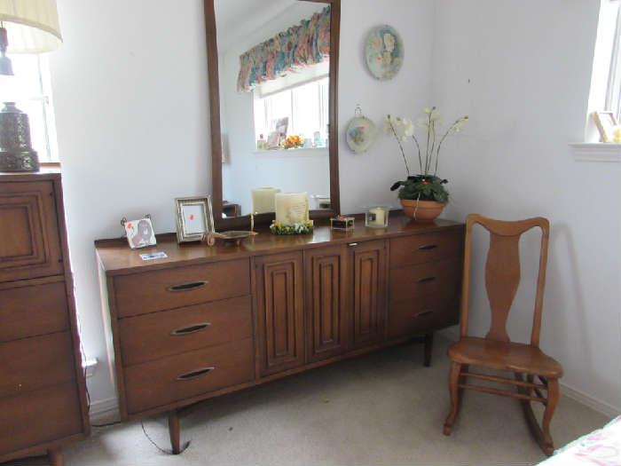2 of 2 Broyhill Sculptra dressers with mirror