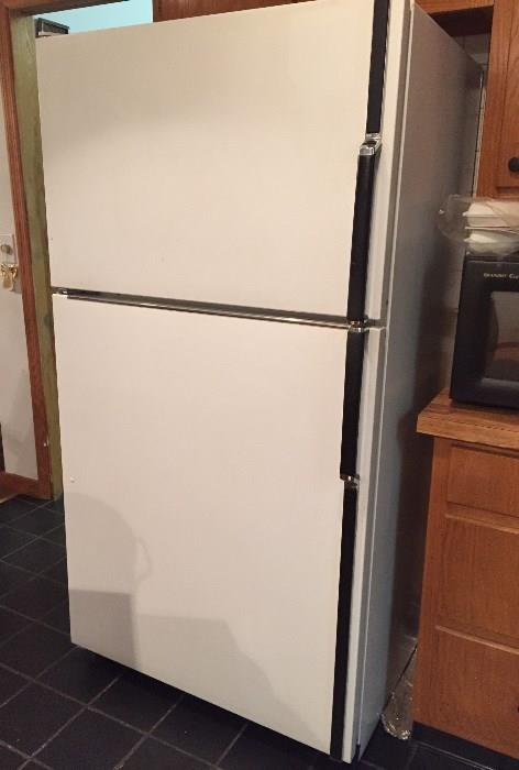 Kenmore Refrigerator with icemaker