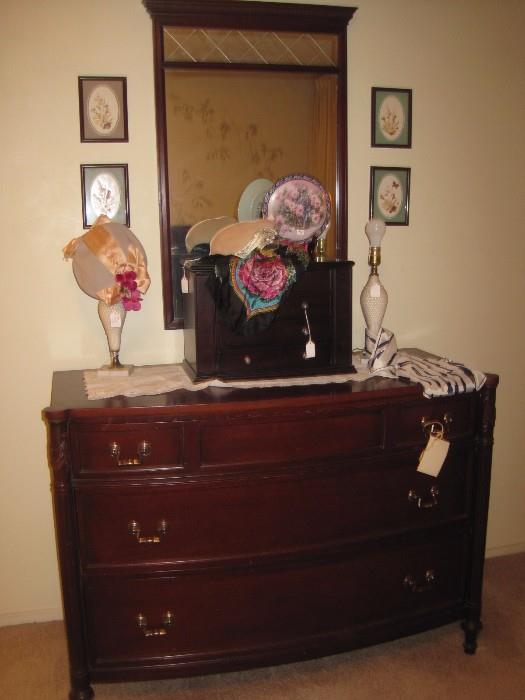ANTIQUE CHEST OF DRAWERS WITH MIRROR