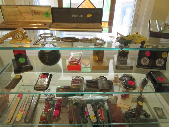 Smoking collectibles incl. lighters, ashtrays, etc.  Knives