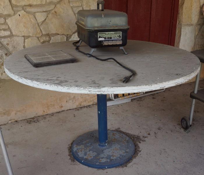 Mobil Oil table base