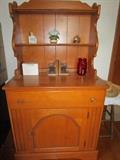 Maple Hutch. Perfect condition