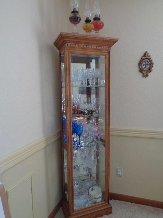 nice lighted curio & contents