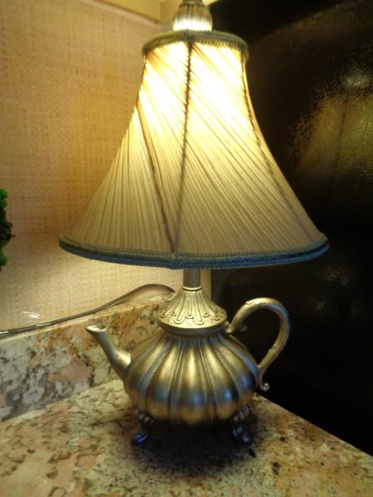 love this tea kettle lamp