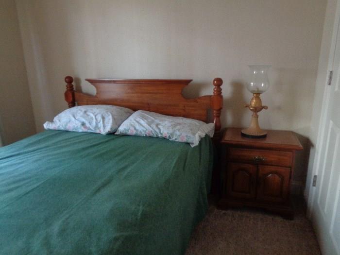 maple queen bedroom set