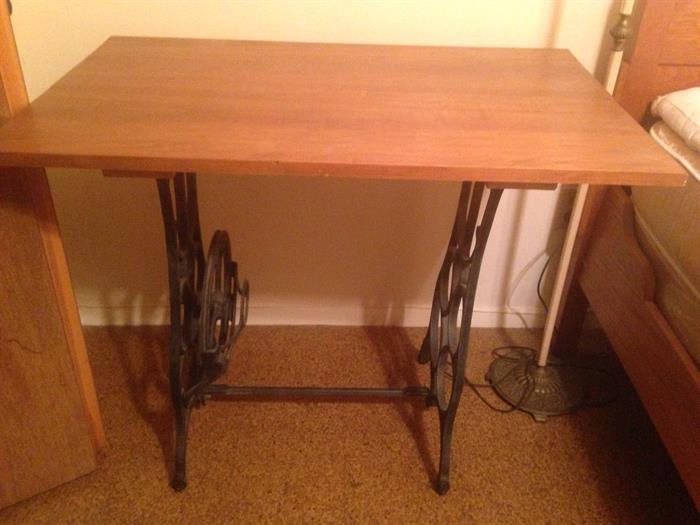 Treadle sewing machine table