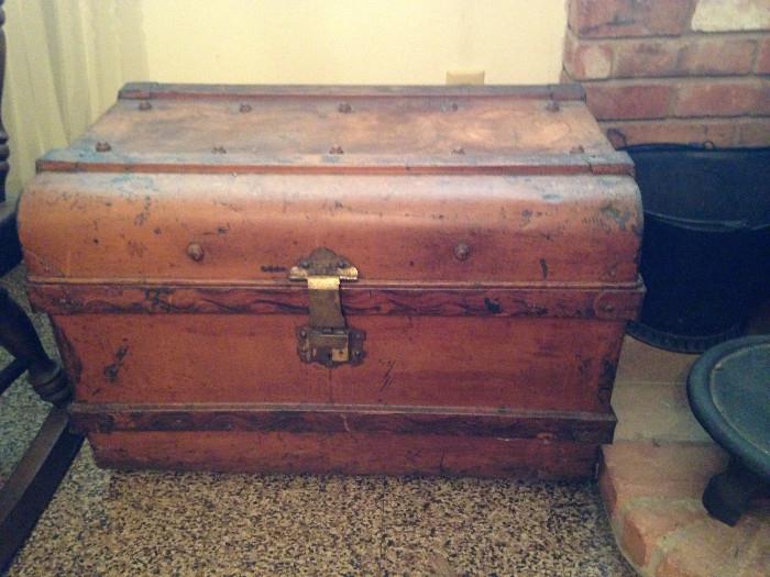 Antique chest/trunk