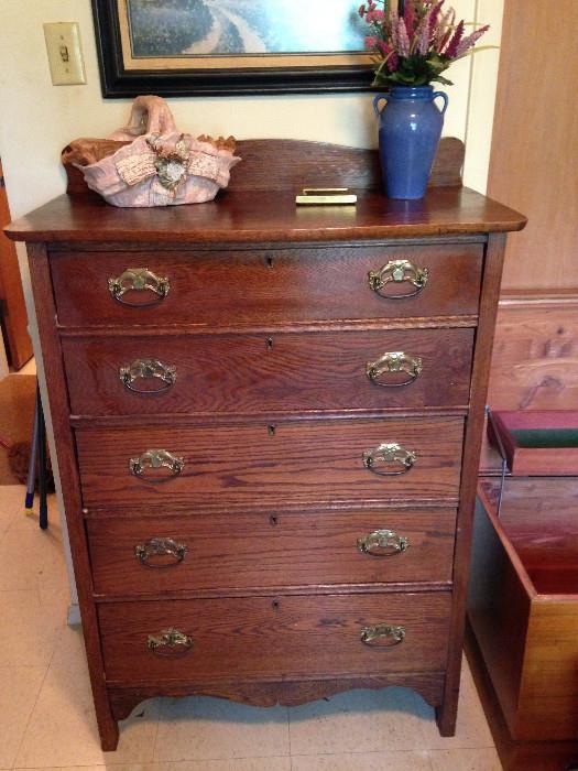 Quarter sewn oak antique chest