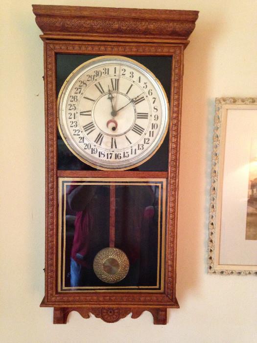 Antique oak Circa 1920-1936 Regulator Pendulum Calendar wall clock, in excellent condition!