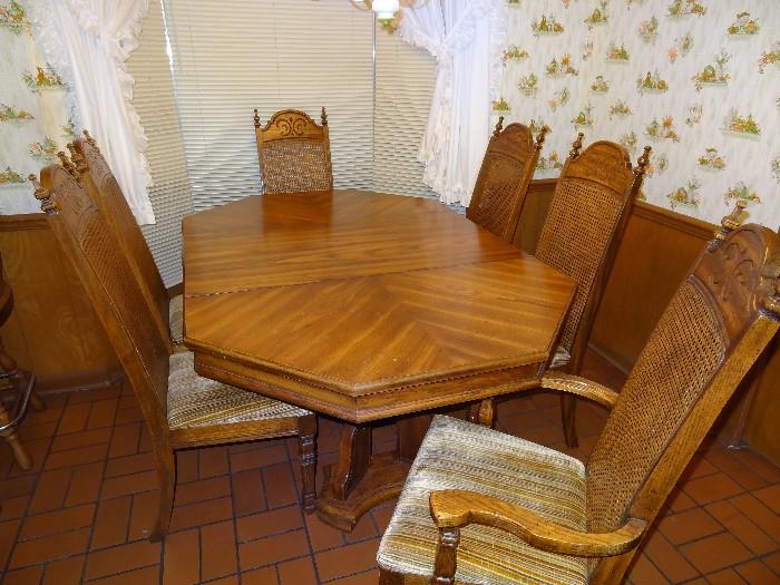 Dining Table, 2 leaves, 1 arm and 5 side chairs