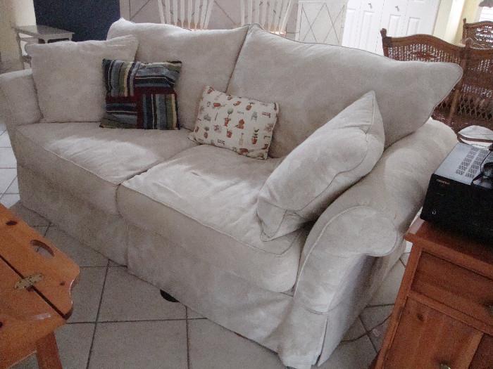 Sofa with loose cushions