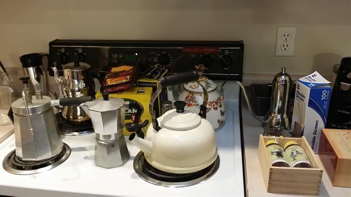 Tea and coffee pots