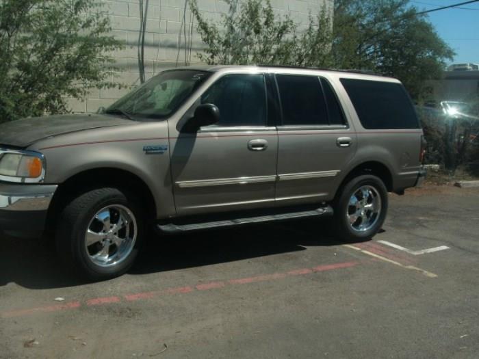 Lot # 1 - 2001 Ford Expedition