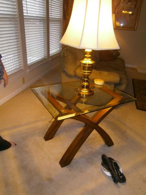 GLASS END TABLE