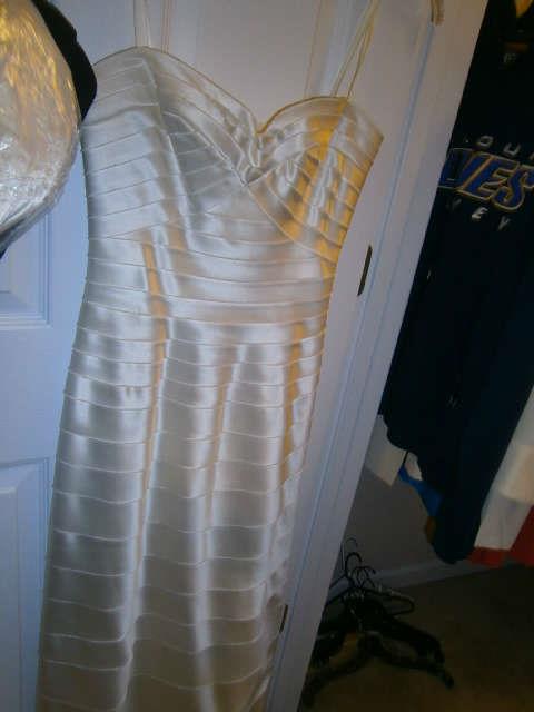 nice dress for prom orginaly cost 500.00