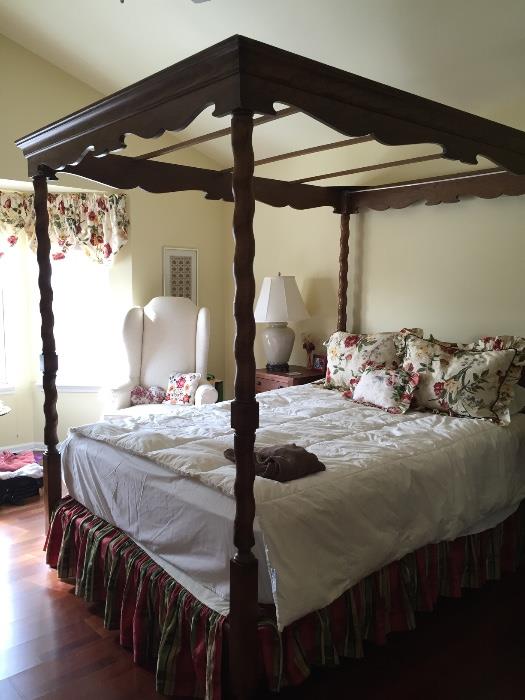 Henredon 4 post canopy bed, oak turned posts, California style, queen 