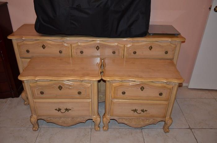 Dresser and matching night stands. 